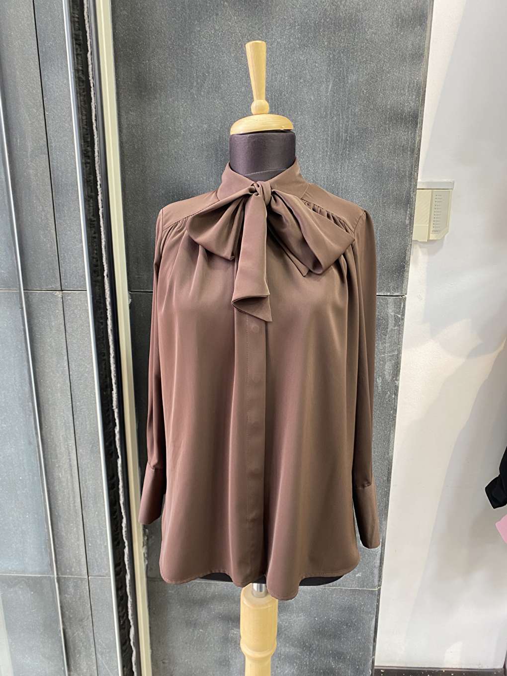 Kahverengi Pile Detaylı ParisFular Yaka Gömlek-5