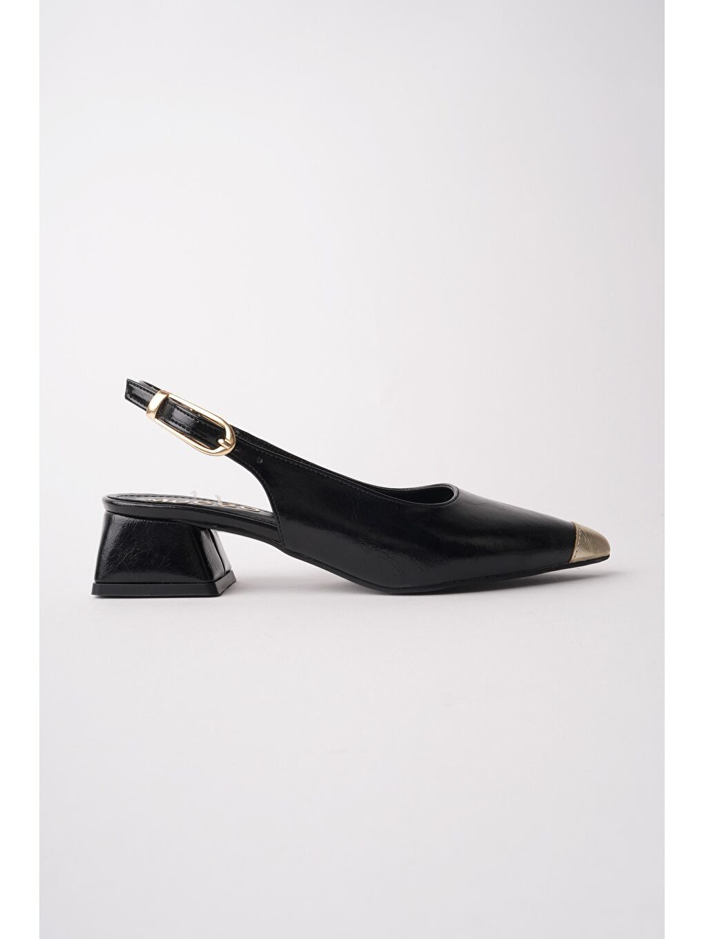 Siyah CHANCE Gold Burun Detaylı Sivri Burun Arkası Açık Kadın Kısa Topuklu Ayakkabı