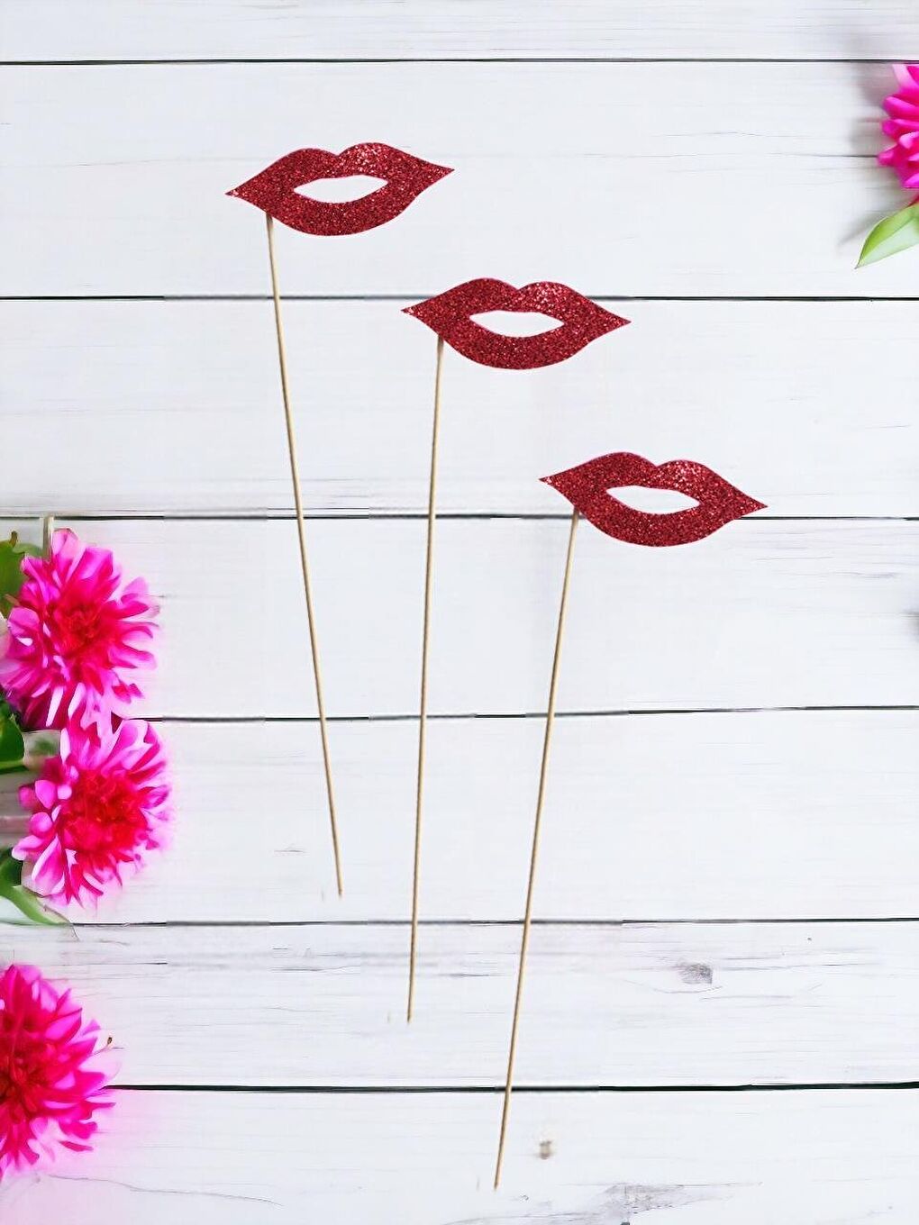 Kırmızı Dudak Şeklinde Simli Çubuklu Bekarlığa Veda Partisi Aksesuarı 6'lı
