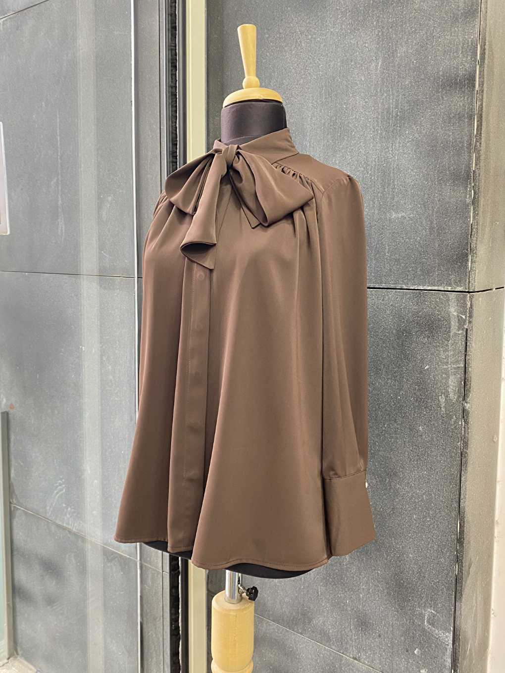 Kahverengi Pile Detaylı ParisFular Yaka Gömlek-6