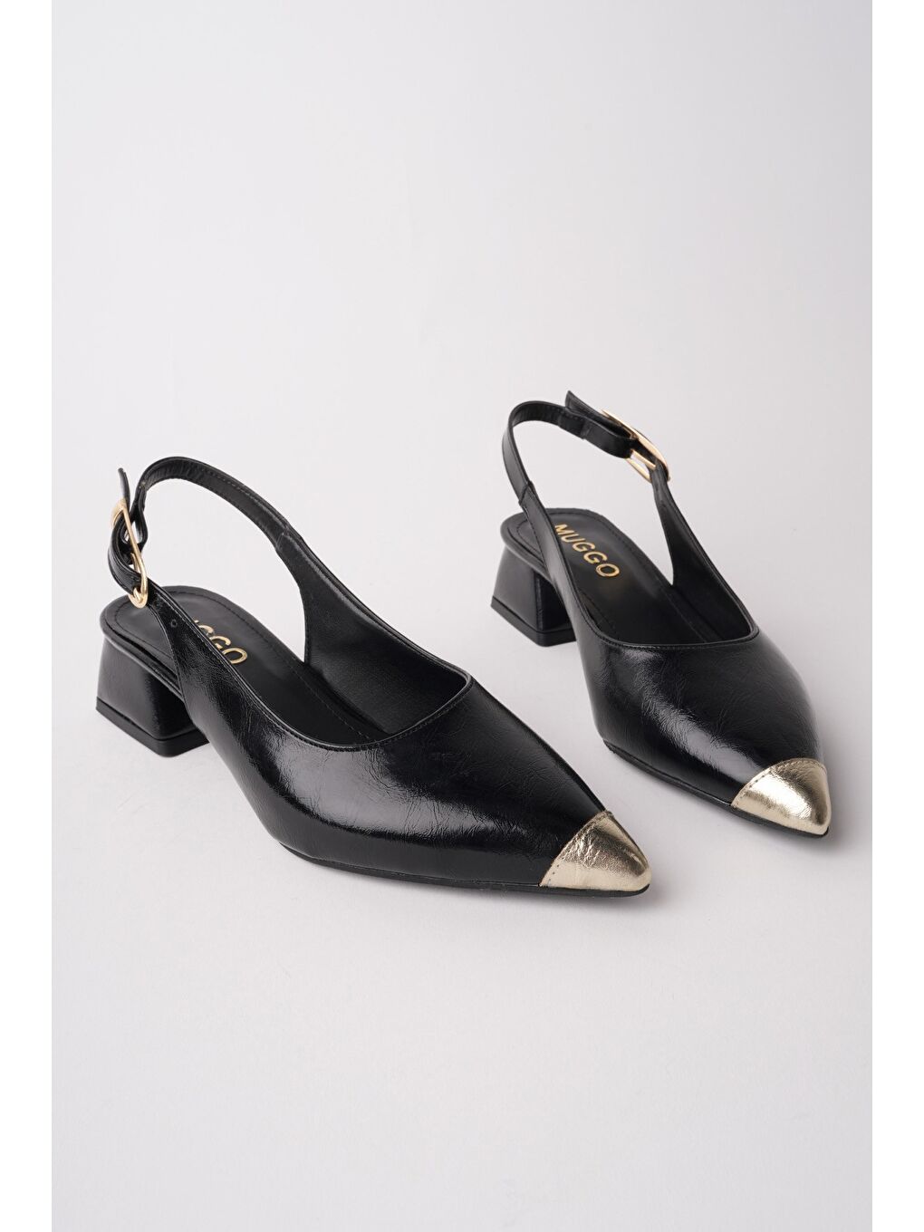 Siyah CHANCE Gold Burun Detaylı Sivri Burun Arkası Açık Kadın Kısa Topuklu Ayakkabı-1