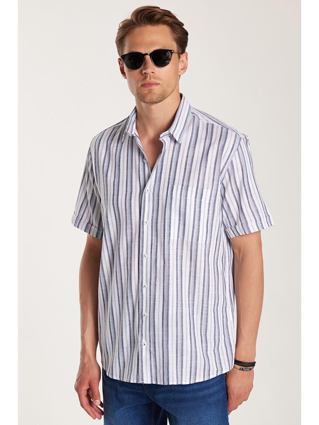 Erkek Regular Fit Klasik Kesim %100 Pamuk Kısa Kollu Keten Doku Tek Cepli Çizgili Lacivert Gömlek-3