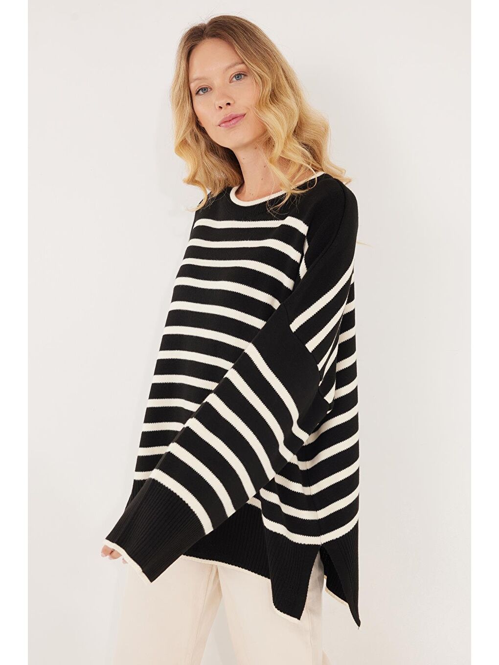 Kadın Oversize Geniş Kesim Bisiklet Yaka Çizgili Siyah Kazak-1