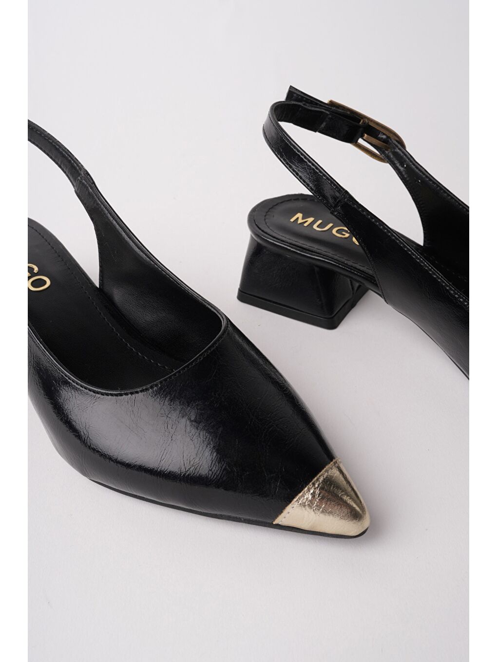 Siyah CHANCE Gold Burun Detaylı Sivri Burun Arkası Açık Kadın Kısa Topuklu Ayakkabı-4