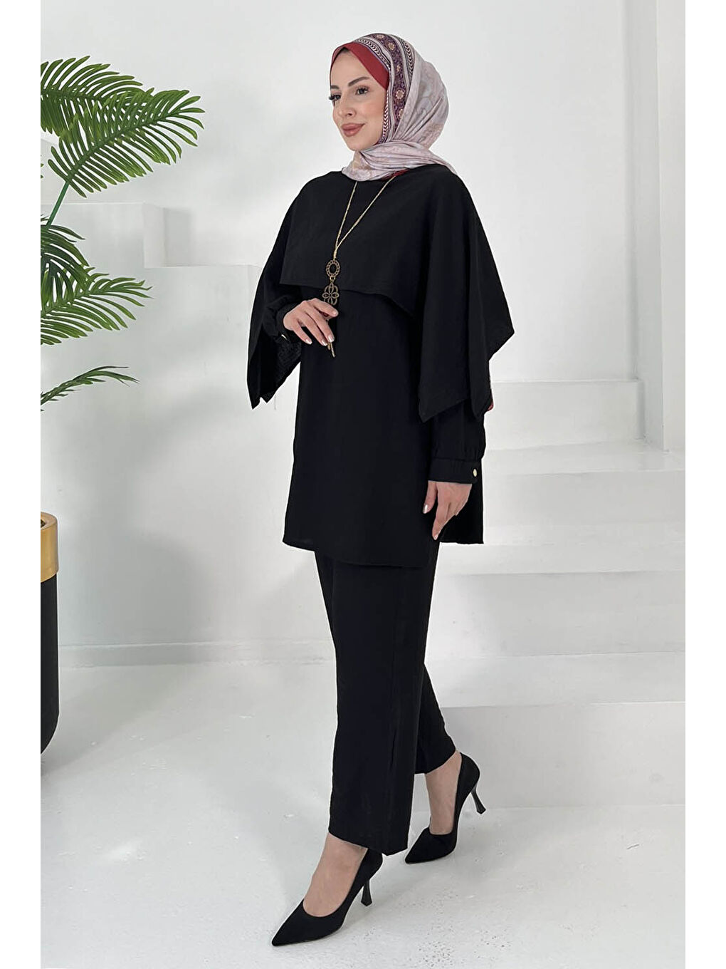 Pelerin Detaylı Takım Siyah - 27006-2