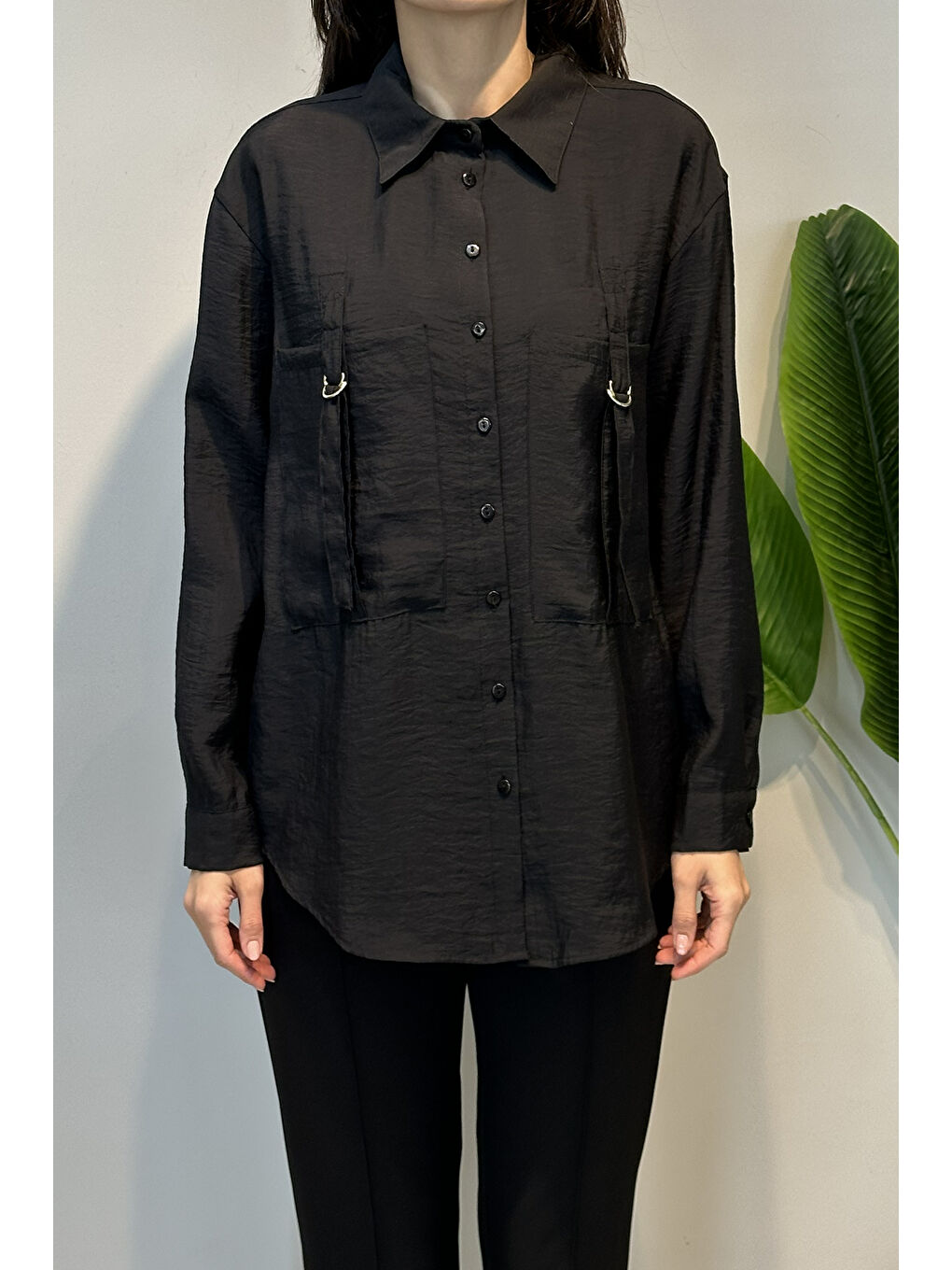 Önden İki Cepli Toka Detaylı Gömlek 191 Siyah-1