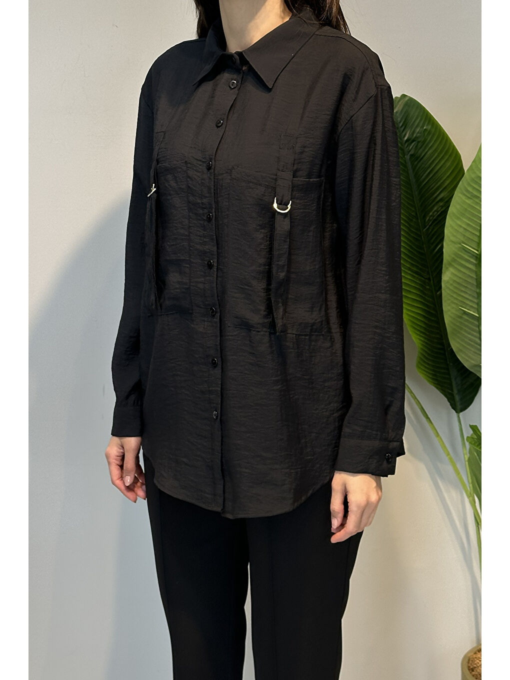 Önden İki Cepli Toka Detaylı Gömlek 191 Siyah-2