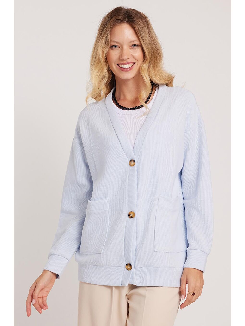 Kadın Relax Fit Rahat Kesim Örme Kumaş Çift Cepli V Yaka Mavi Hırka-3