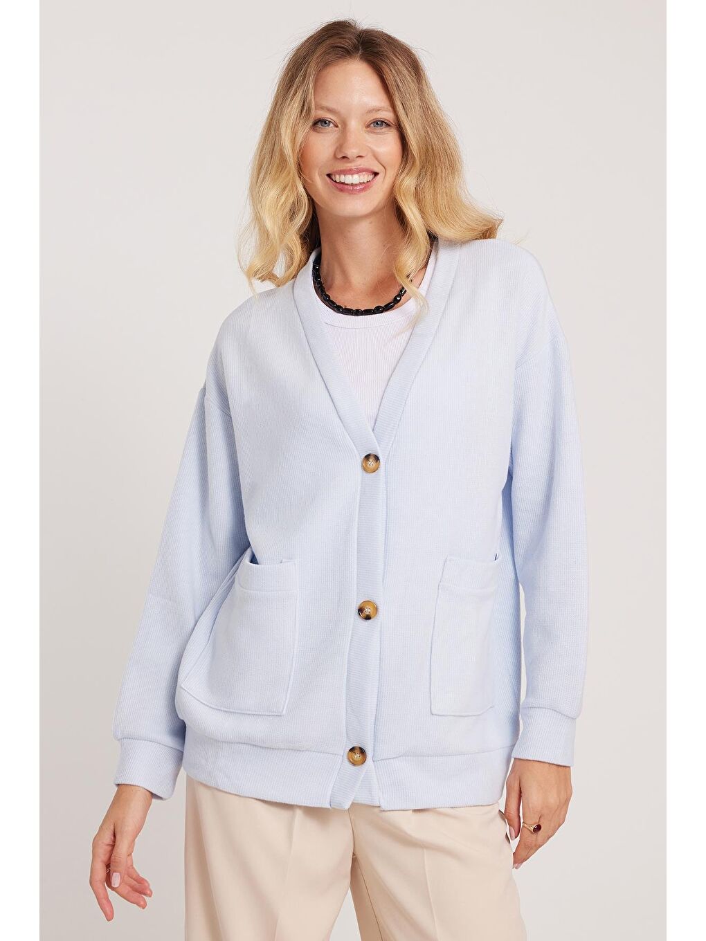 Kadın Relax Fit Rahat Kesim Örme Kumaş Çift Cepli V Yaka Mavi Hırka-4