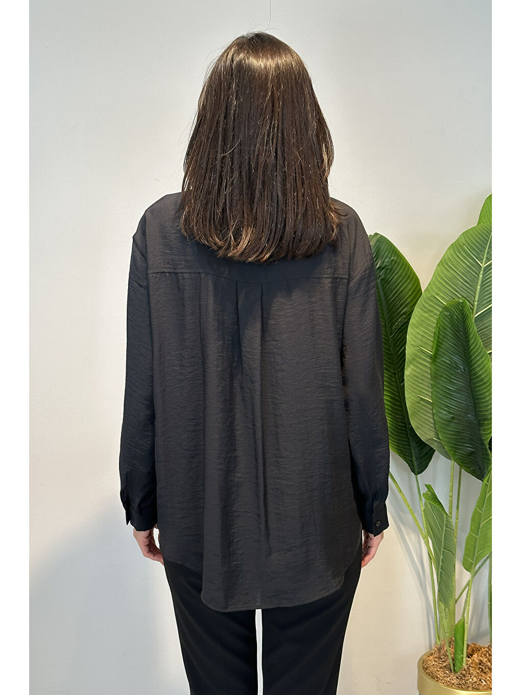 Önden İki Cepli Toka Detaylı Gömlek 191 Siyah-3