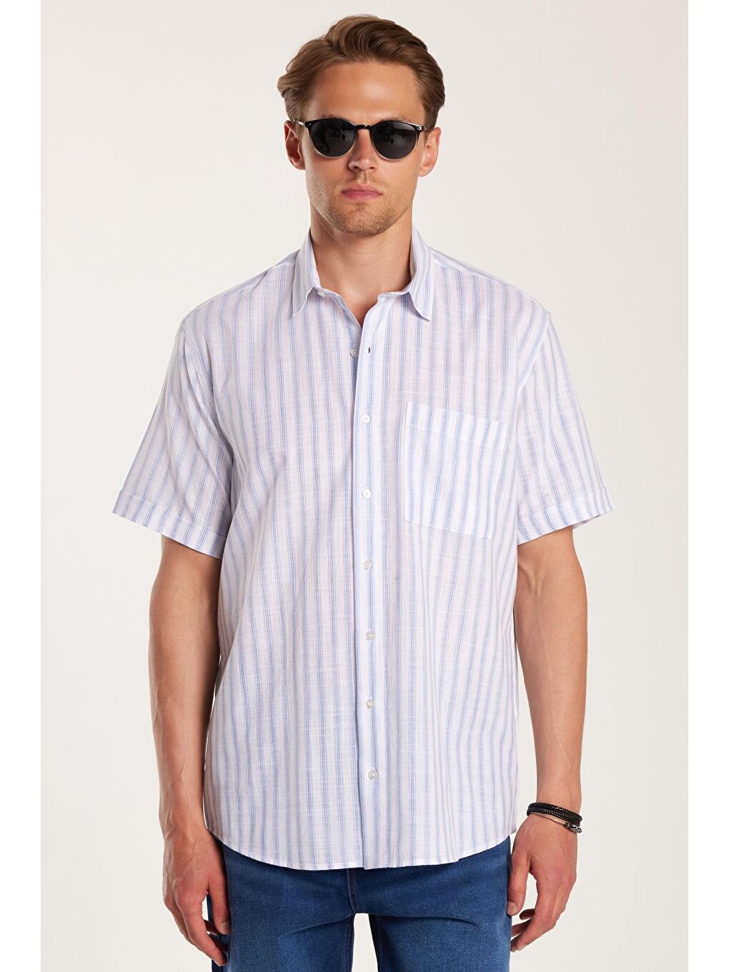 Erkek Regular Fit Klasik Kesim %100 Pamuk Kısa Kollu Keten Doku Tek Cepli Çizgili Lacivert Gömlek