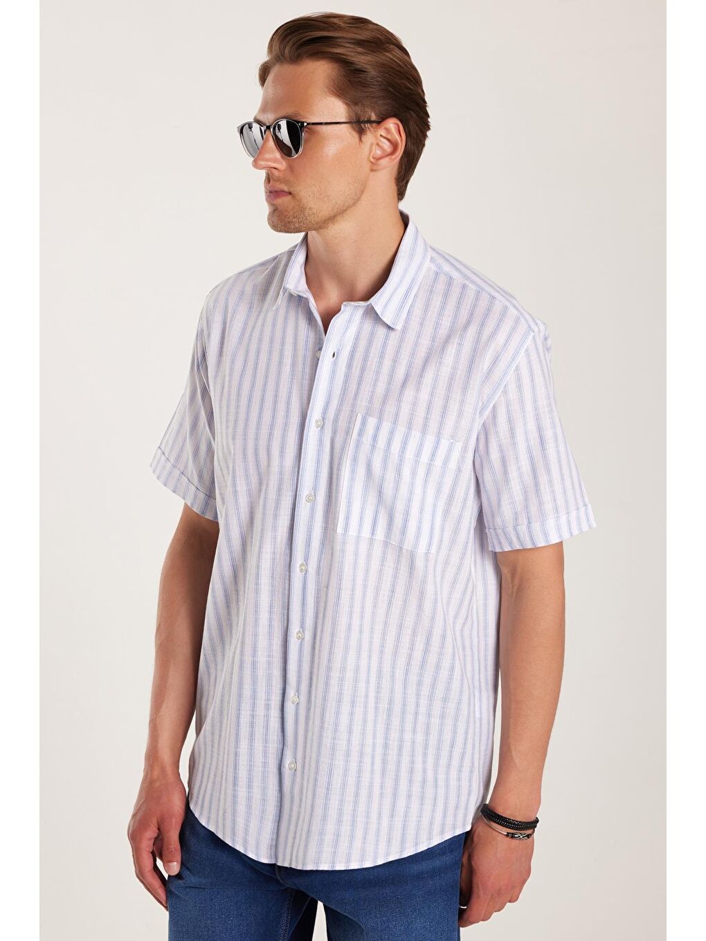 Erkek Regular Fit Klasik Kesim %100 Pamuk Kısa Kollu Keten Doku Tek Cepli Çizgili Lacivert Gömlek-3