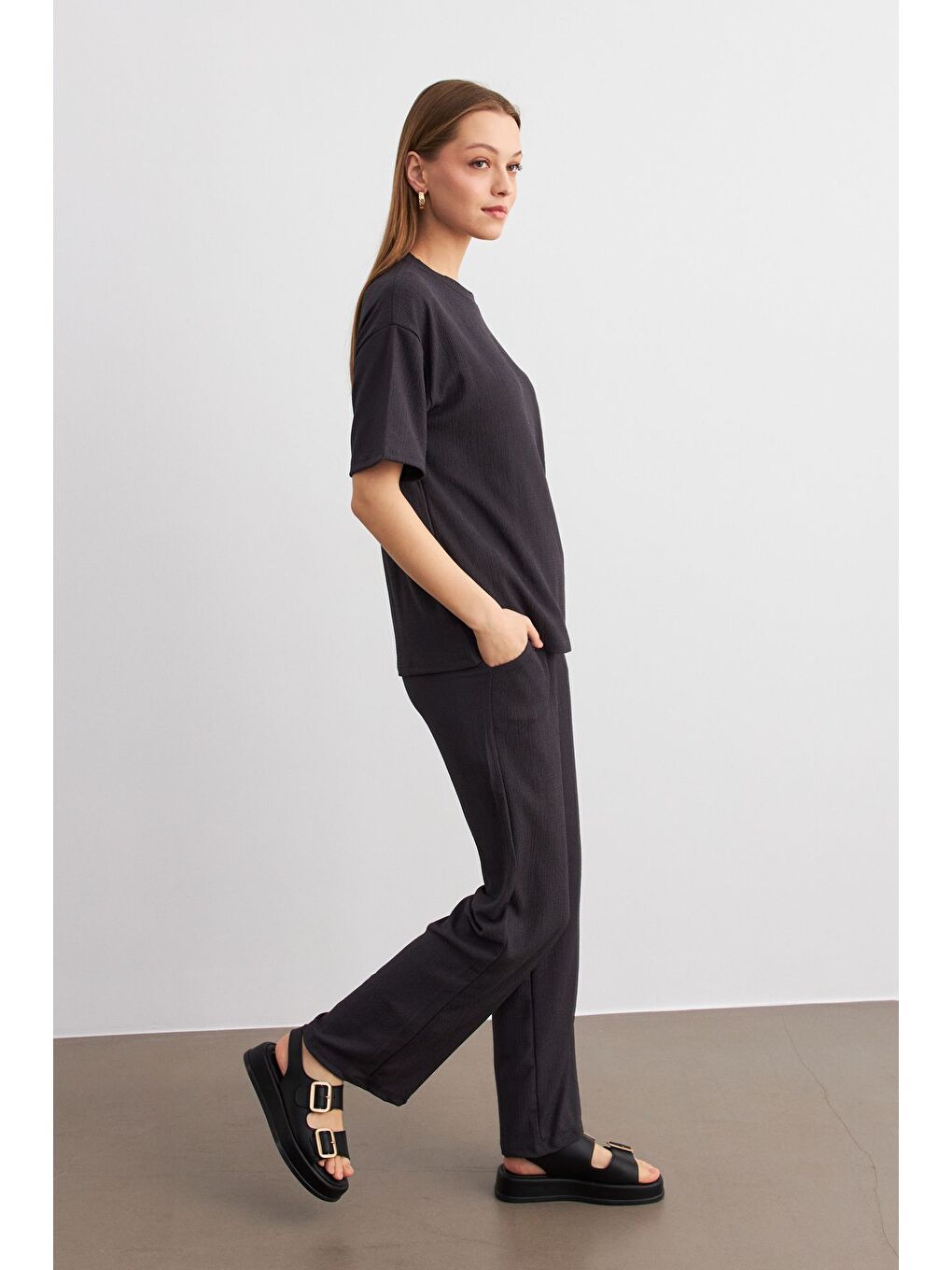 Gri Kadın Antrasit Bisiklet Yaka Kısa Kollu T Shirt Pantolonlu Krinkıl Takım-4