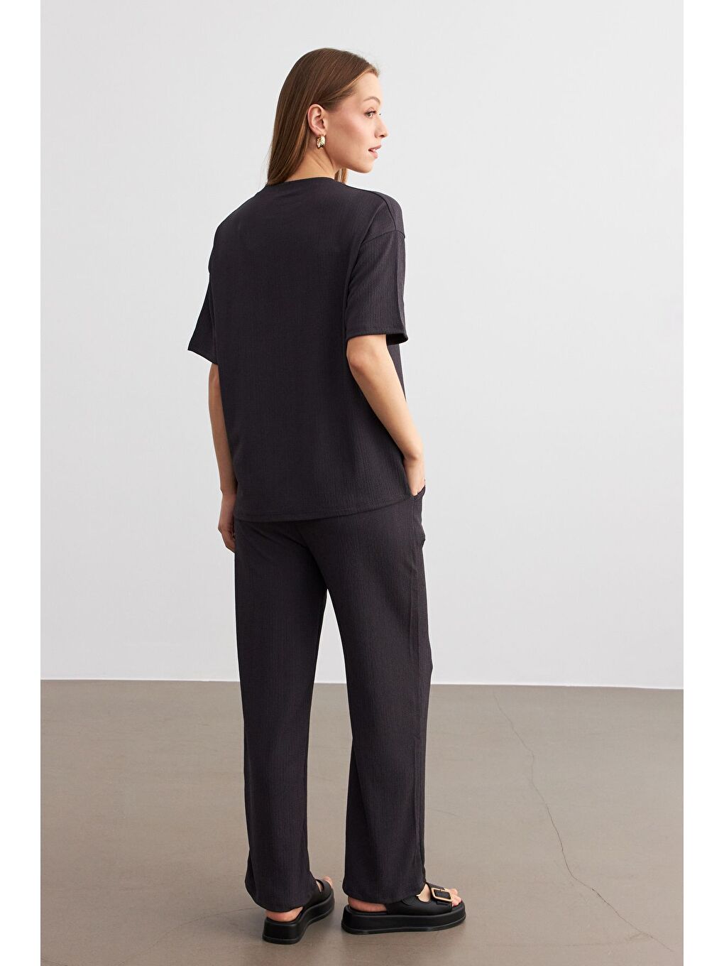 Gri Kadın Antrasit Bisiklet Yaka Kısa Kollu T Shirt Pantolonlu Krinkıl Takım-5