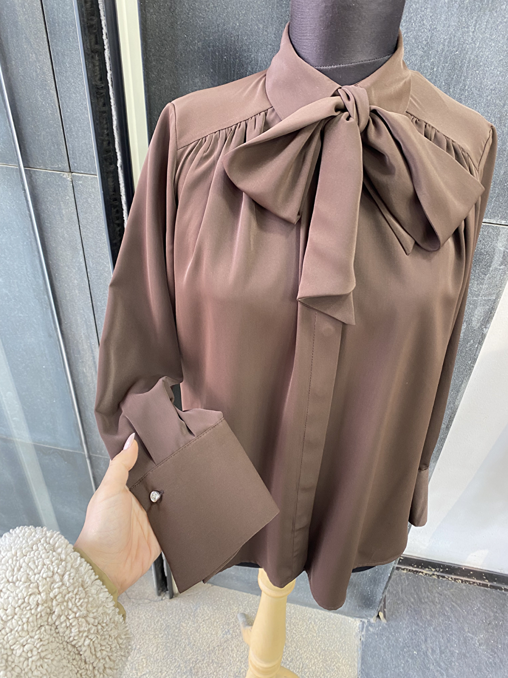 Kahverengi Pile Detaylı ParisFular Yaka Gömlek-8