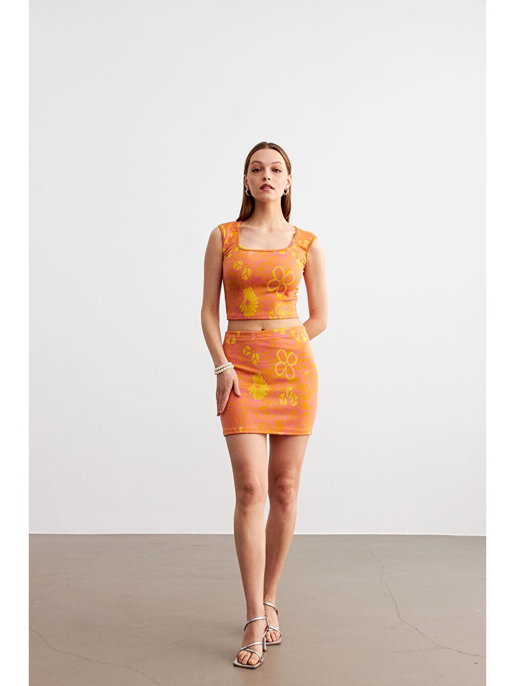 Kadın Turuncu Jakarlı Kumaş Kare Yaka Crop Mini Etekli Takım-1