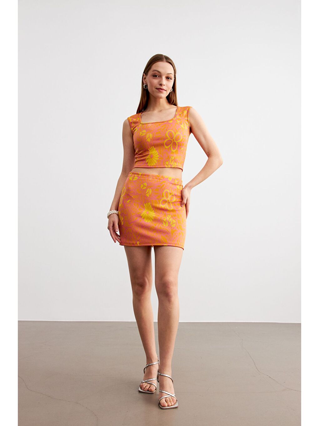 Kadın Turuncu Jakarlı Kumaş Kare Yaka Crop Mini Etekli Takım-3