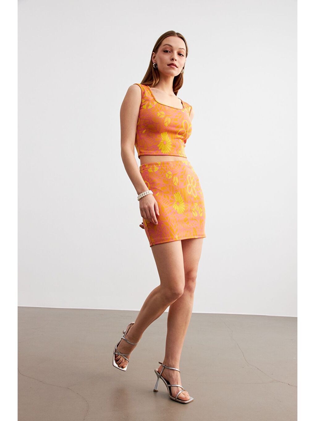 Kadın Turuncu Jakarlı Kumaş Kare Yaka Crop Mini Etekli Takım-4