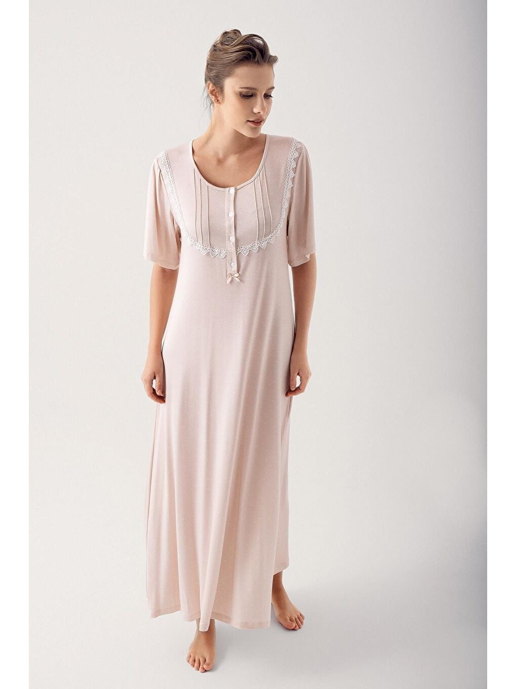 Bej Puantiyeli Düğmeli Kısa Kol Elastanlı Uzun Viskoz Gecelik 14118