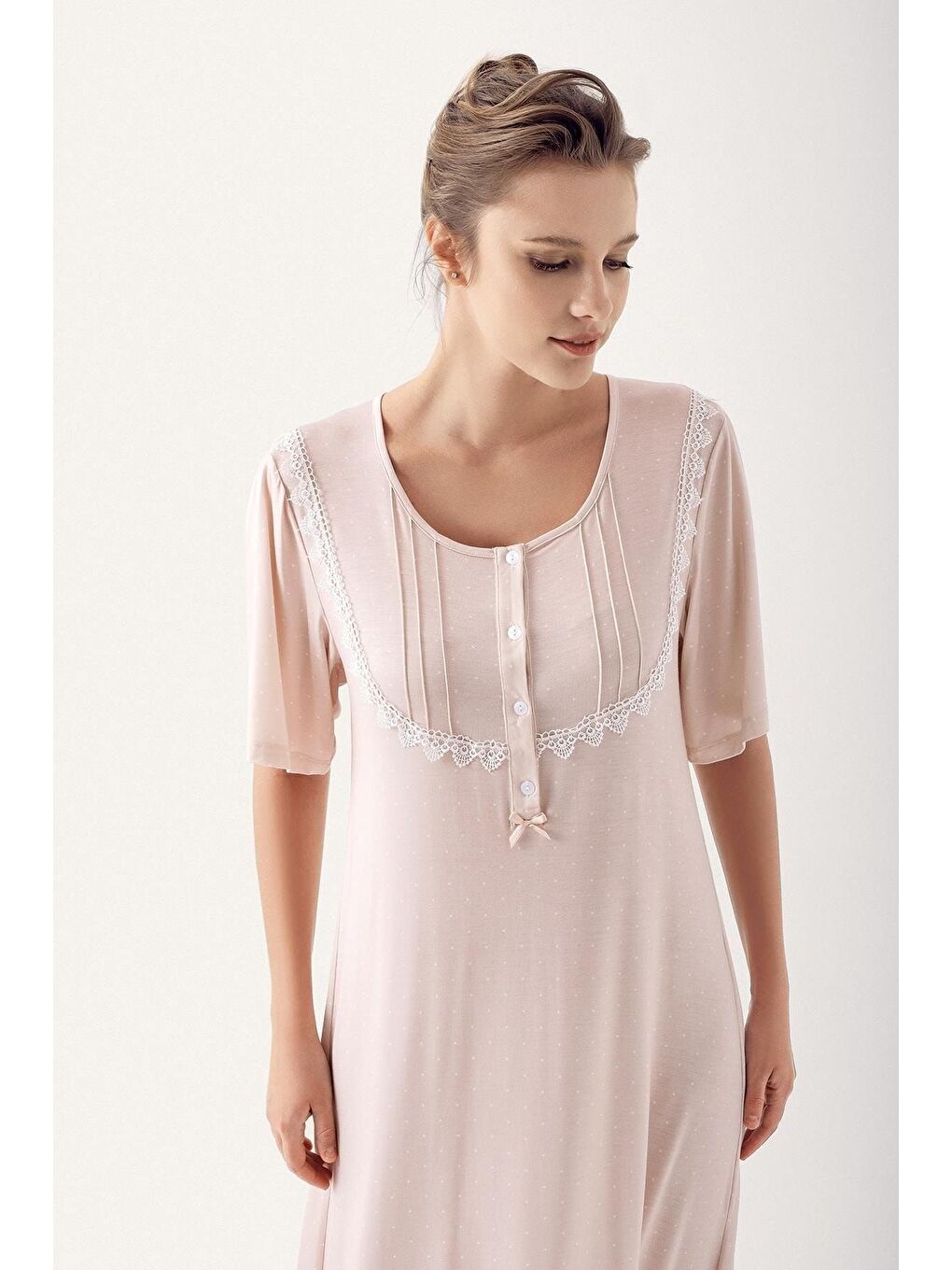 Bej Puantiyeli Düğmeli Kısa Kol Elastanlı Uzun Viskoz Gecelik 14118-1