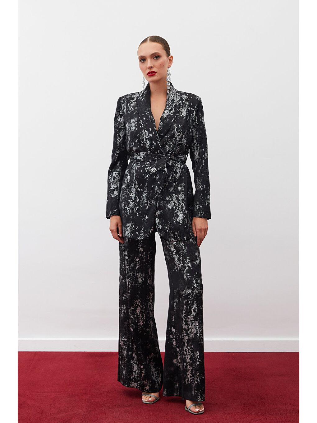 Parlak Desenli Kuşaklı Uzun Ceket - Siyah-Gümüş-2