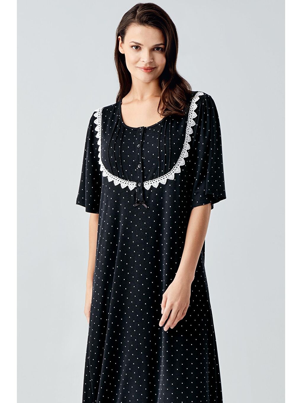 Siyah Puantiyeli Düğmeli Kısa Kol Elastanlı Uzun Viskoz Gecelik 14118-1