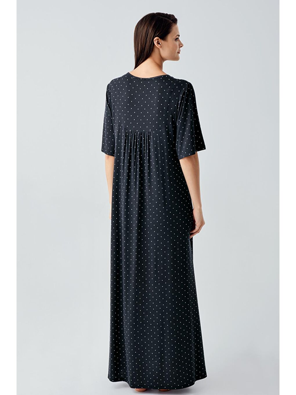 Siyah Puantiyeli Düğmeli Kısa Kol Elastanlı Uzun Viskoz Gecelik 14118-2