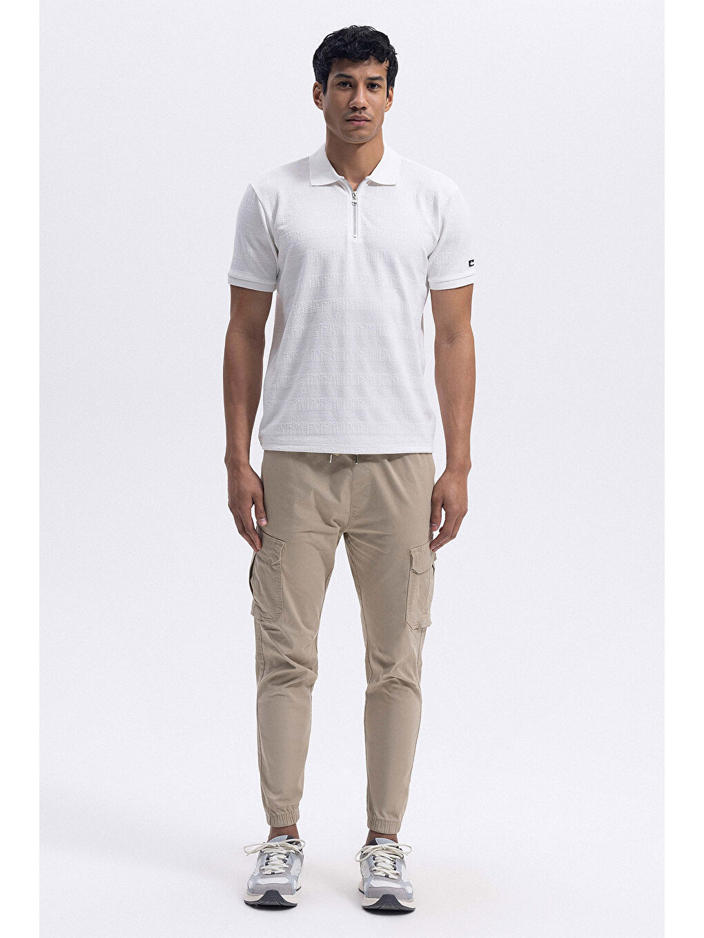 Beyaz Pamuk Karışımlı Regular Fit Yarım Fermuarlı Polo Yaka T Shirt EM493-OF-2