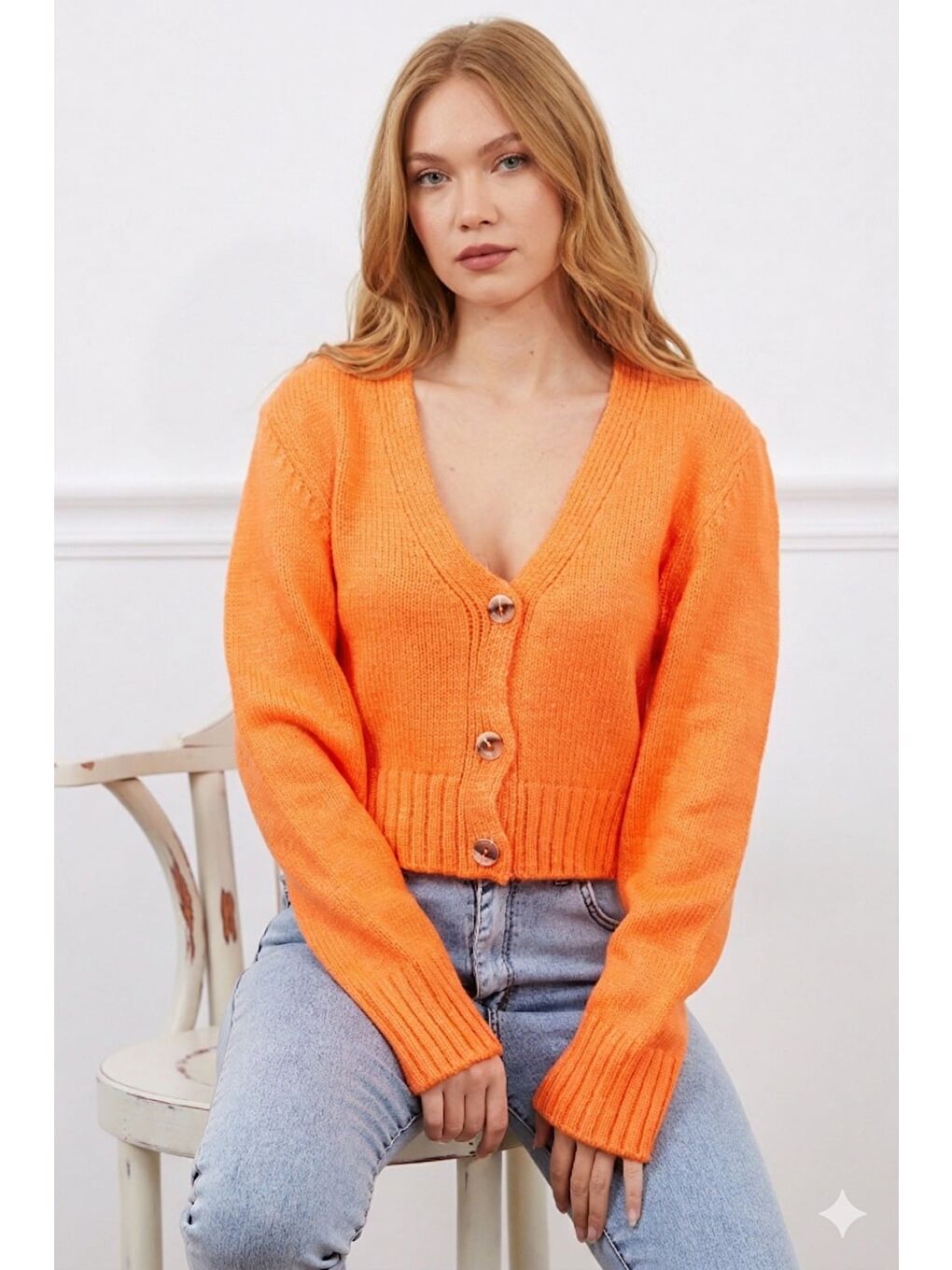 Turuncu Düğmeli V Yaka Triko Hırka
