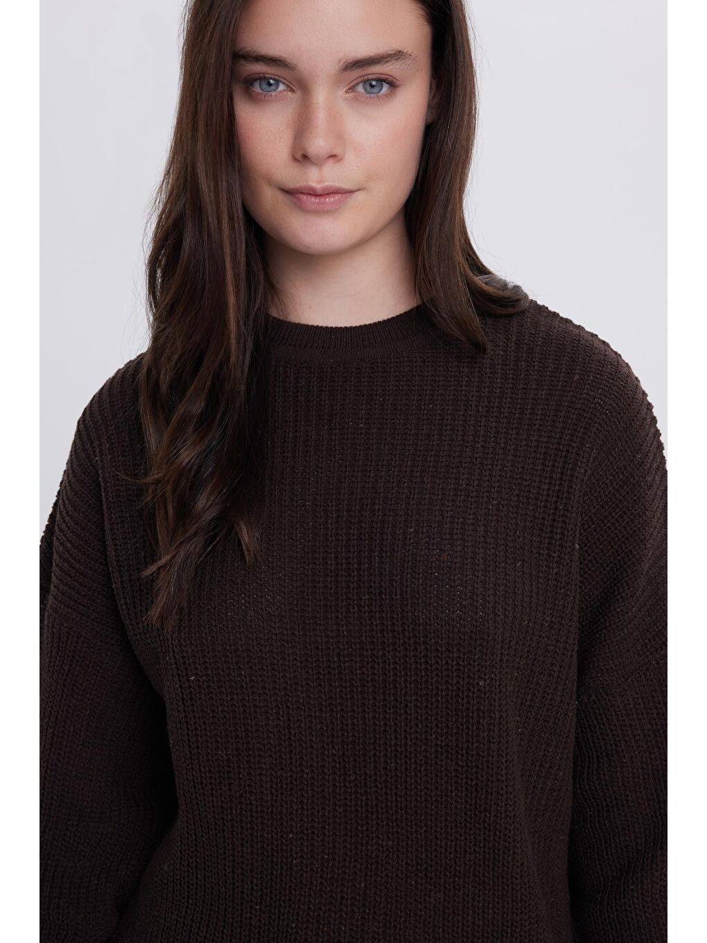 Kadın Oversize Geniş Kesim Örme Detaylı Bisiklet Yaka Kahverengi Kazak-1