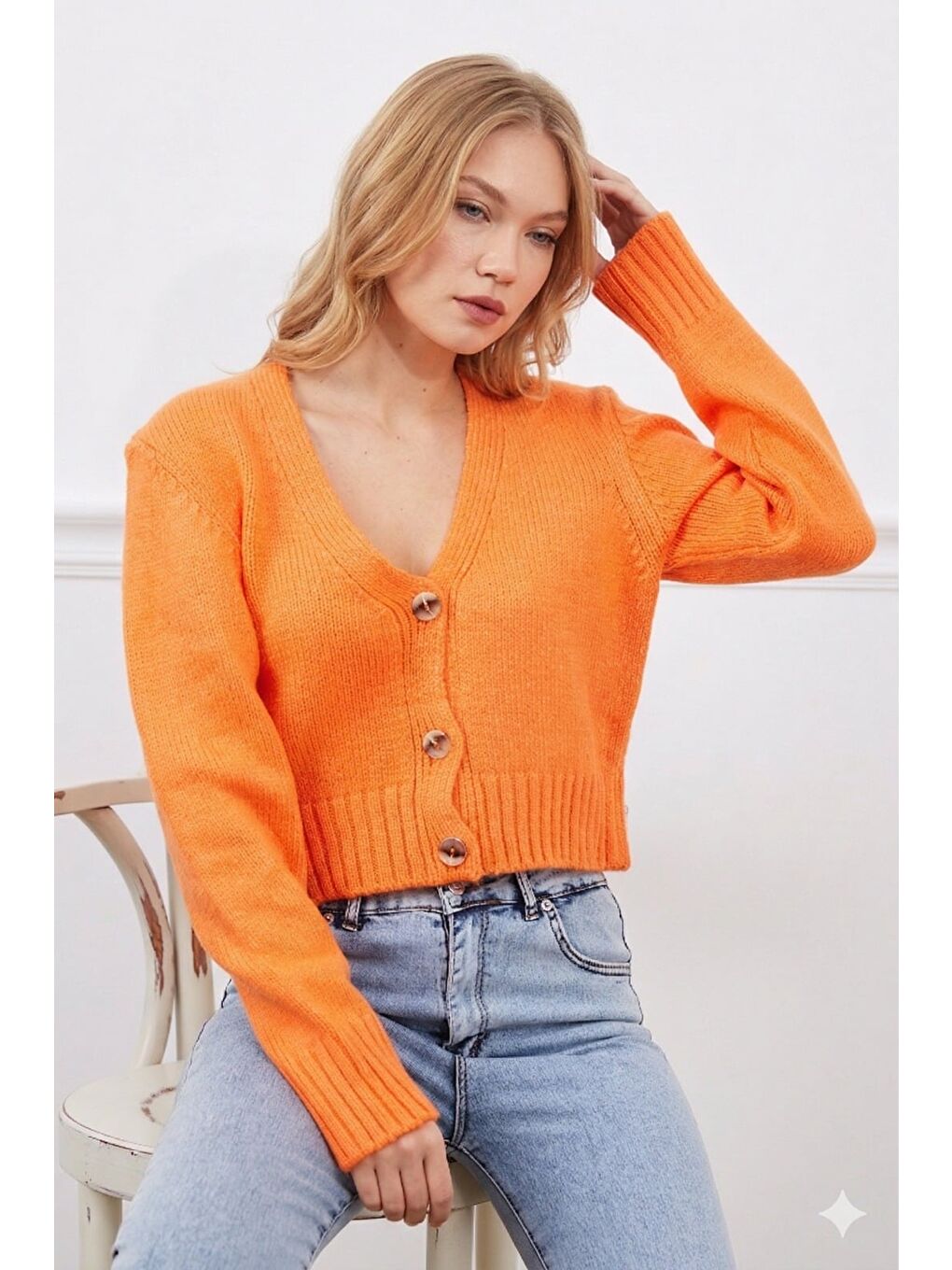 Turuncu Düğmeli V Yaka Triko Hırka-1