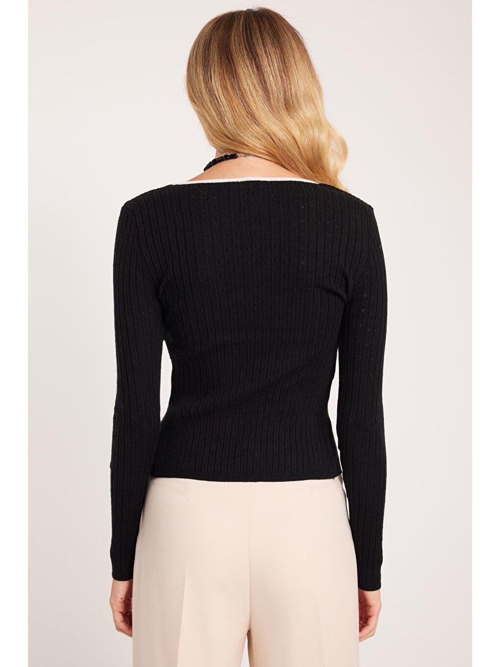 Kadın Slim Fit Dar Kesim Uzun Kollu U Yaka Bağlama Detaylı Siyah Hırka-5