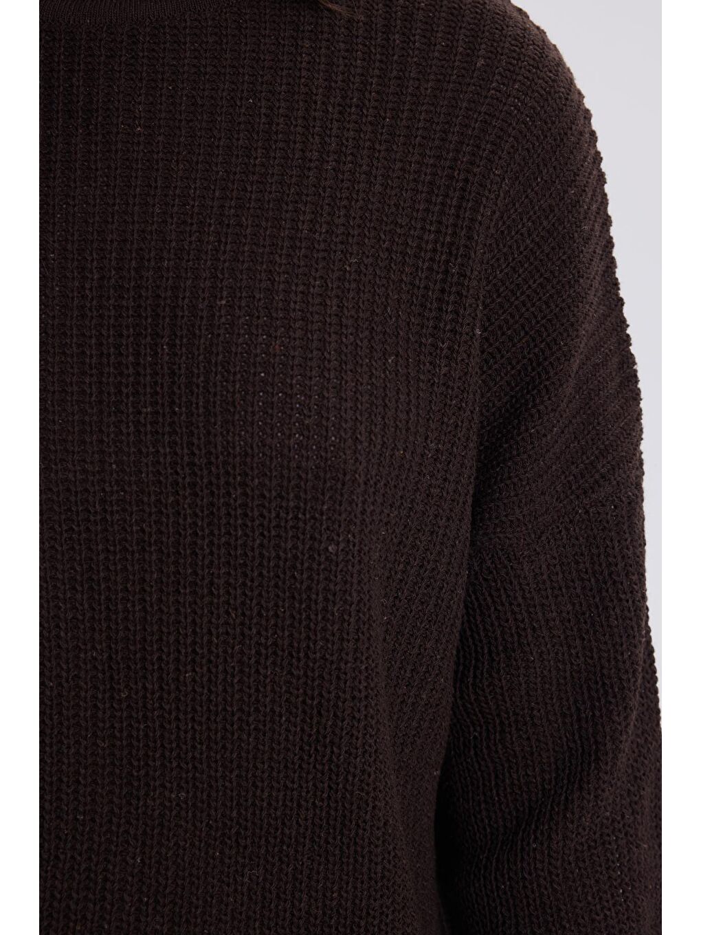 Kadın Oversize Geniş Kesim Örme Detaylı Bisiklet Yaka Kahverengi Kazak-3