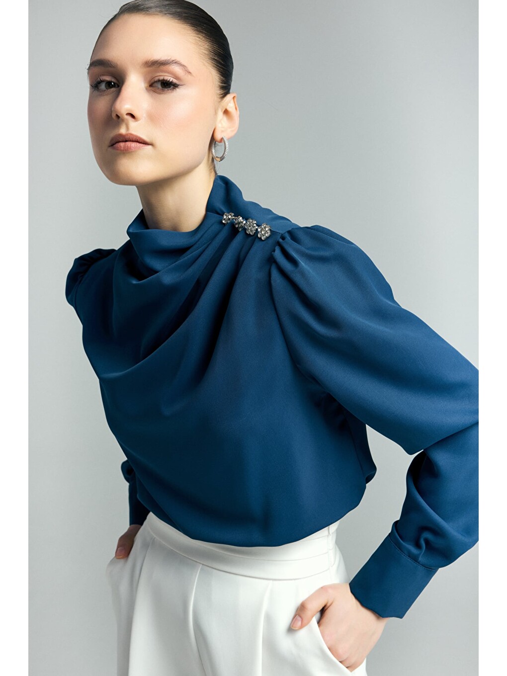 Düğmeleri Taş Detaylı Bluz - İndigo-3