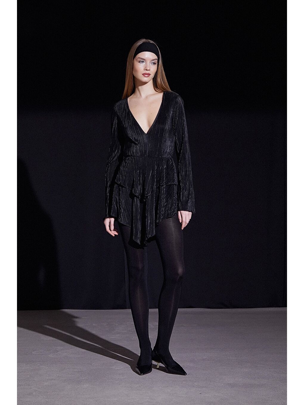 V Yaka Volanlı Mini Elbise Siyah-1