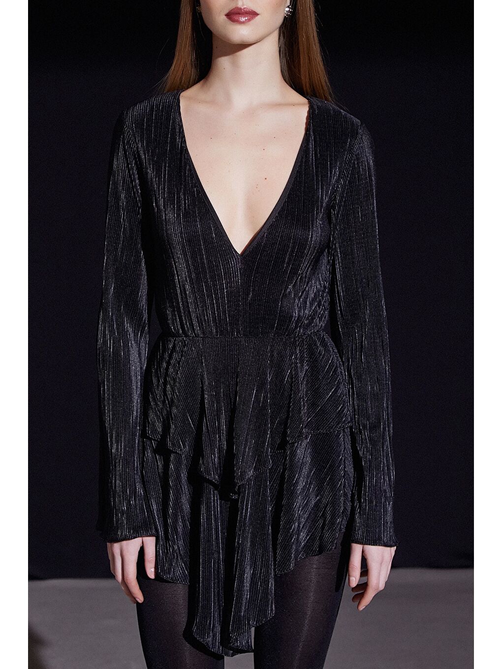 V Yaka Volanlı Mini Elbise Siyah-4