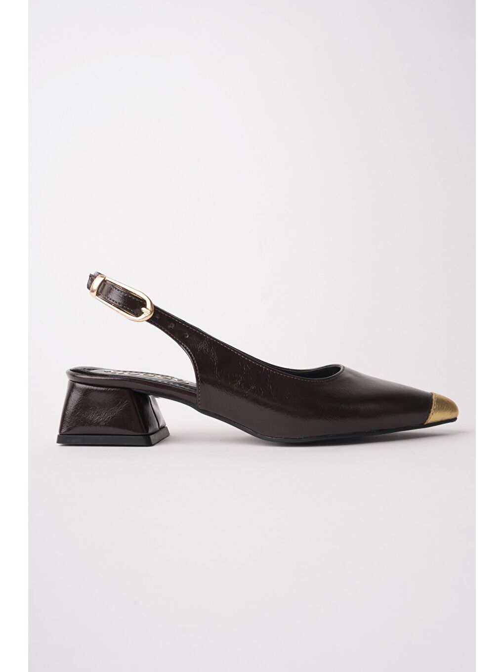 Kahverengi CHANCE Gold Burun Detaylı Sivri Burun Arkası Açık Kadın Kısa Topuklu Ayakkabı