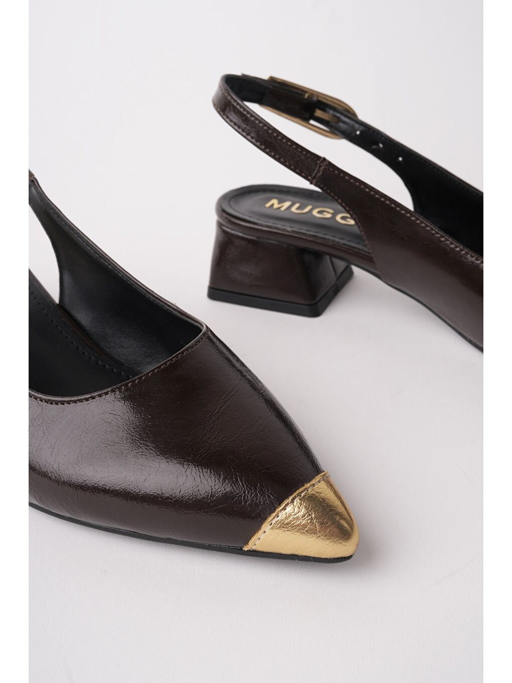 Kahverengi CHANCE Gold Burun Detaylı Sivri Burun Arkası Açık Kadın Kısa Topuklu Ayakkabı-4