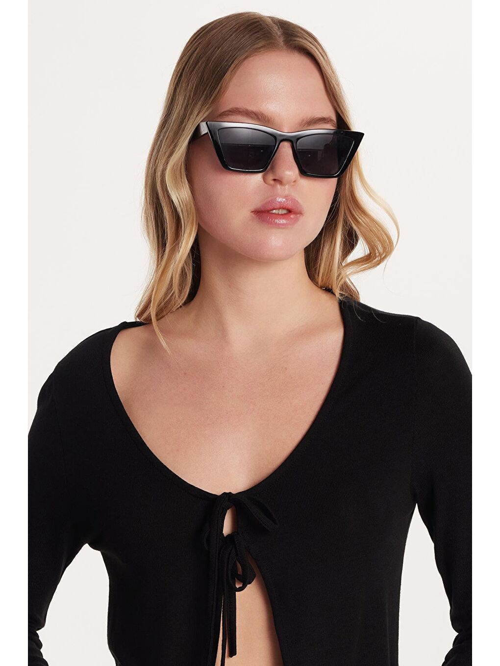 Kadın Regular Fit Uzun Kollu U Yaka Bağlama Detaylı Viskon Siyah Hırka-1