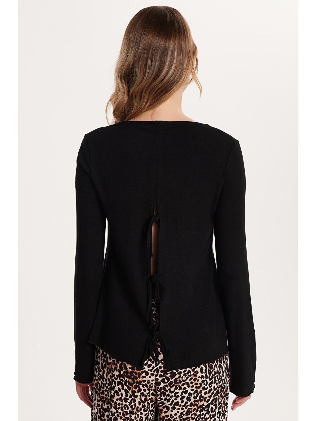 Kadın Regular Fit Uzun Kollu U Yaka Bağlama Detaylı Viskon Siyah Hırka-4