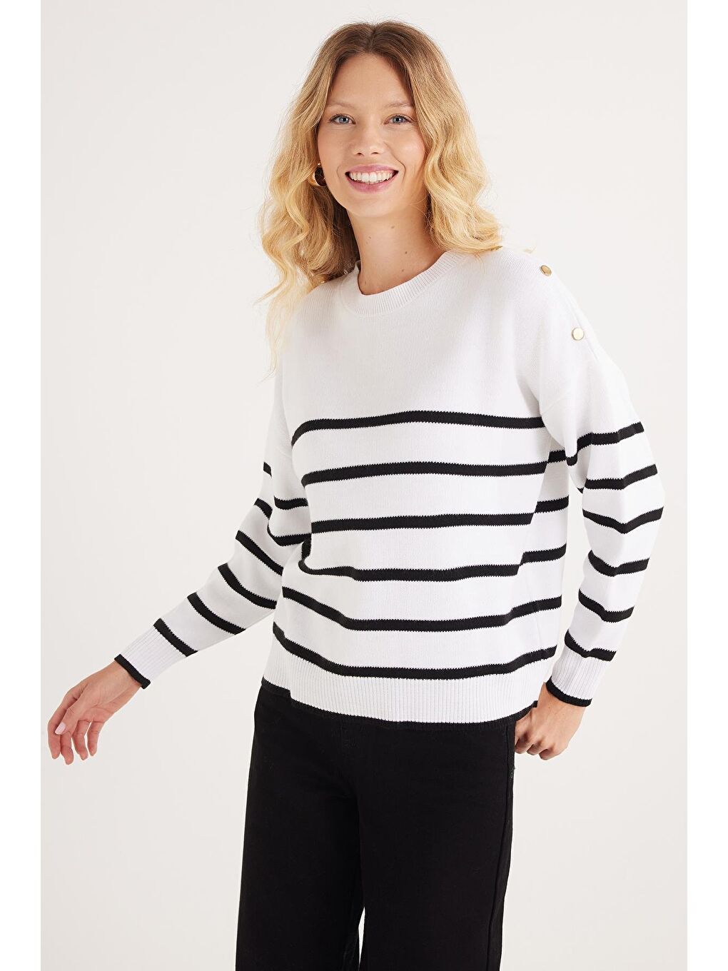 Kadın Slim Fit Dar Kesim Bisiklet Yaka Çizgili Beyaz Kazak-1