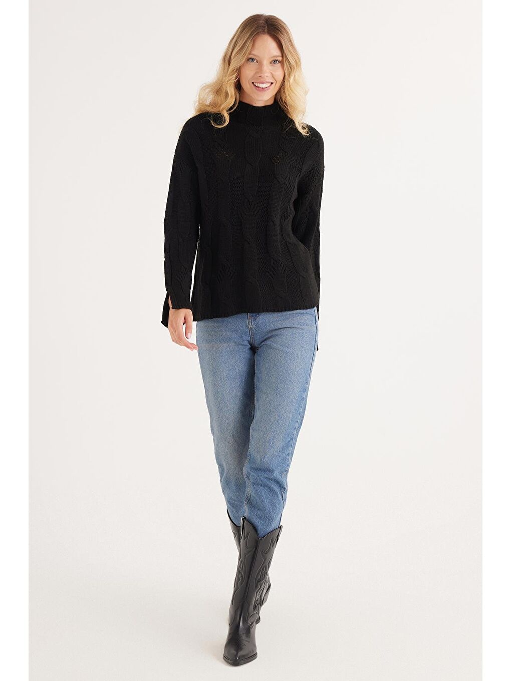 Kadın Regular Fit Klasik Kesim Yarım Balıkçı Yaka Örgü Desenli Siyah Kazak-3