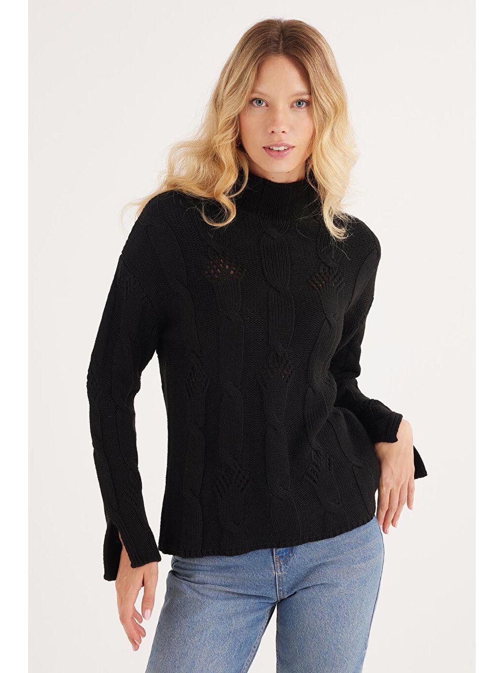 Kadın Regular Fit Klasik Kesim Yarım Balıkçı Yaka Örgü Desenli Siyah Kazak-4