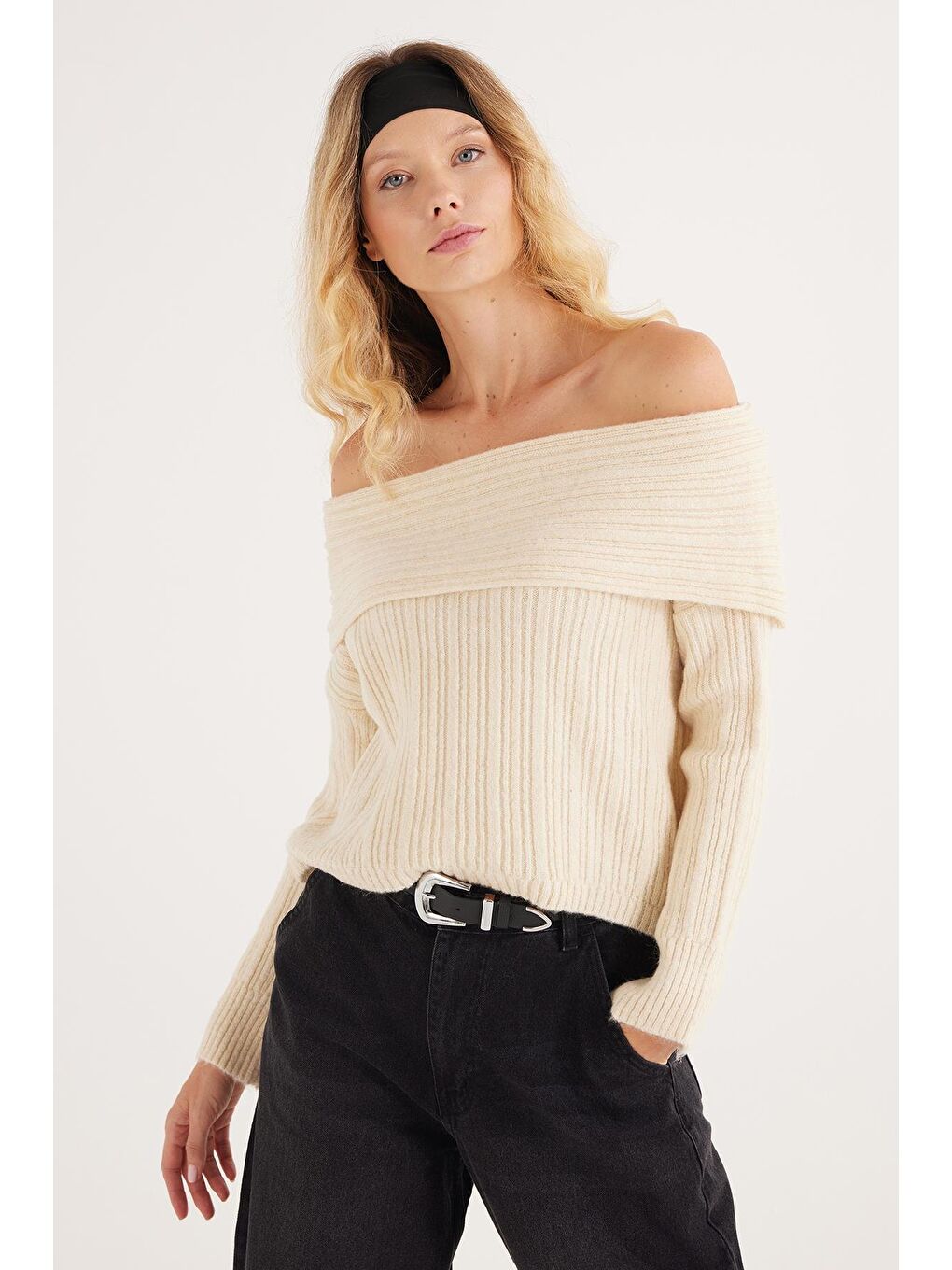 Ekru Kadın Regular Fit Klasik Kesim Uzun Kollu Omzu Açık Krem Rengi Kazak-3