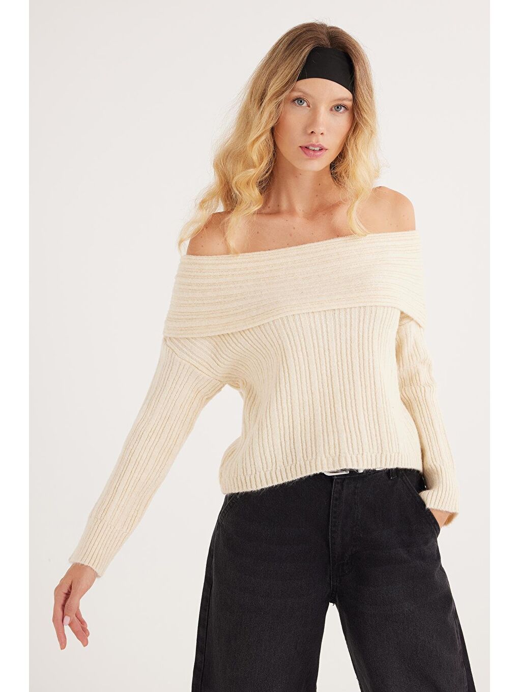 Ekru Kadın Regular Fit Klasik Kesim Uzun Kollu Omzu Açık Krem Rengi Kazak-4