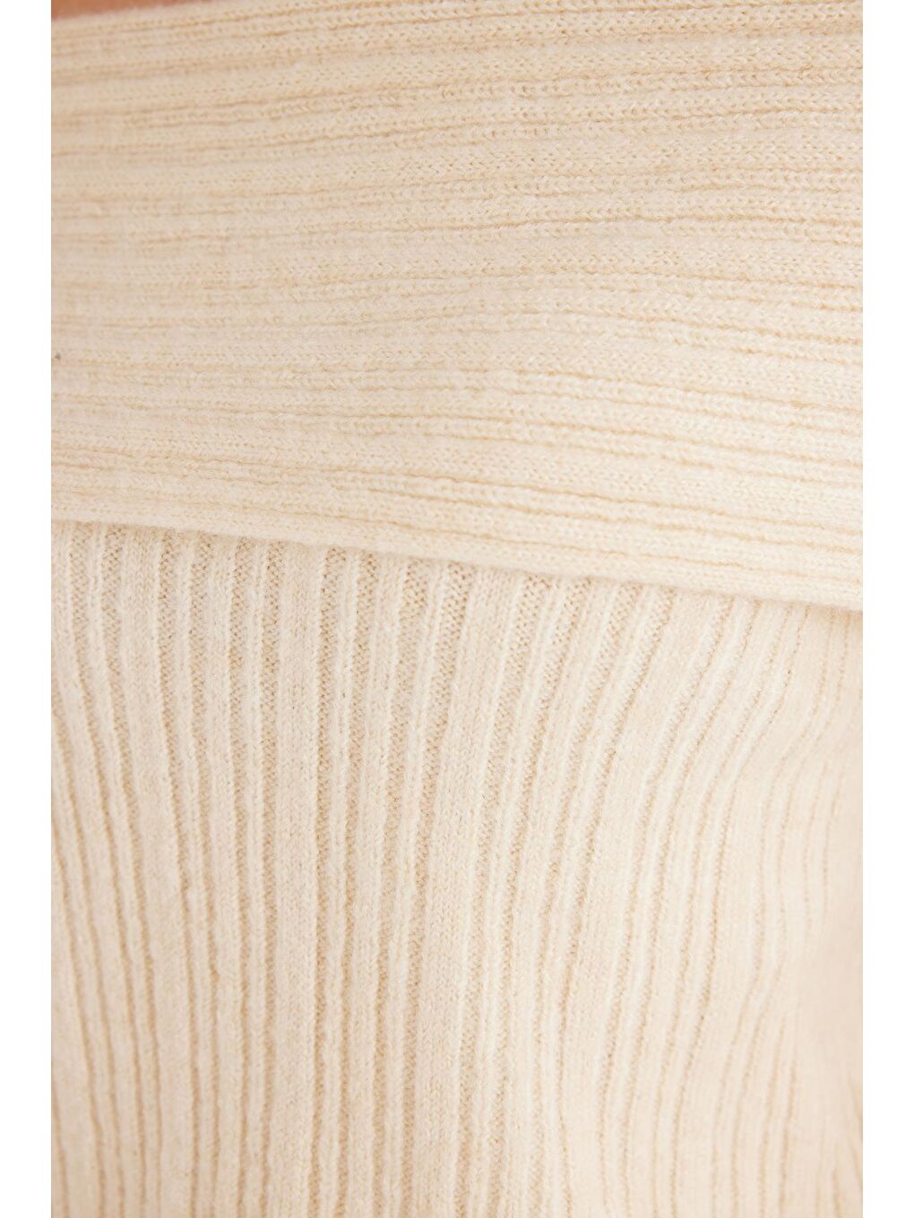 Ekru Kadın Regular Fit Klasik Kesim Uzun Kollu Omzu Açık Krem Rengi Kazak-5