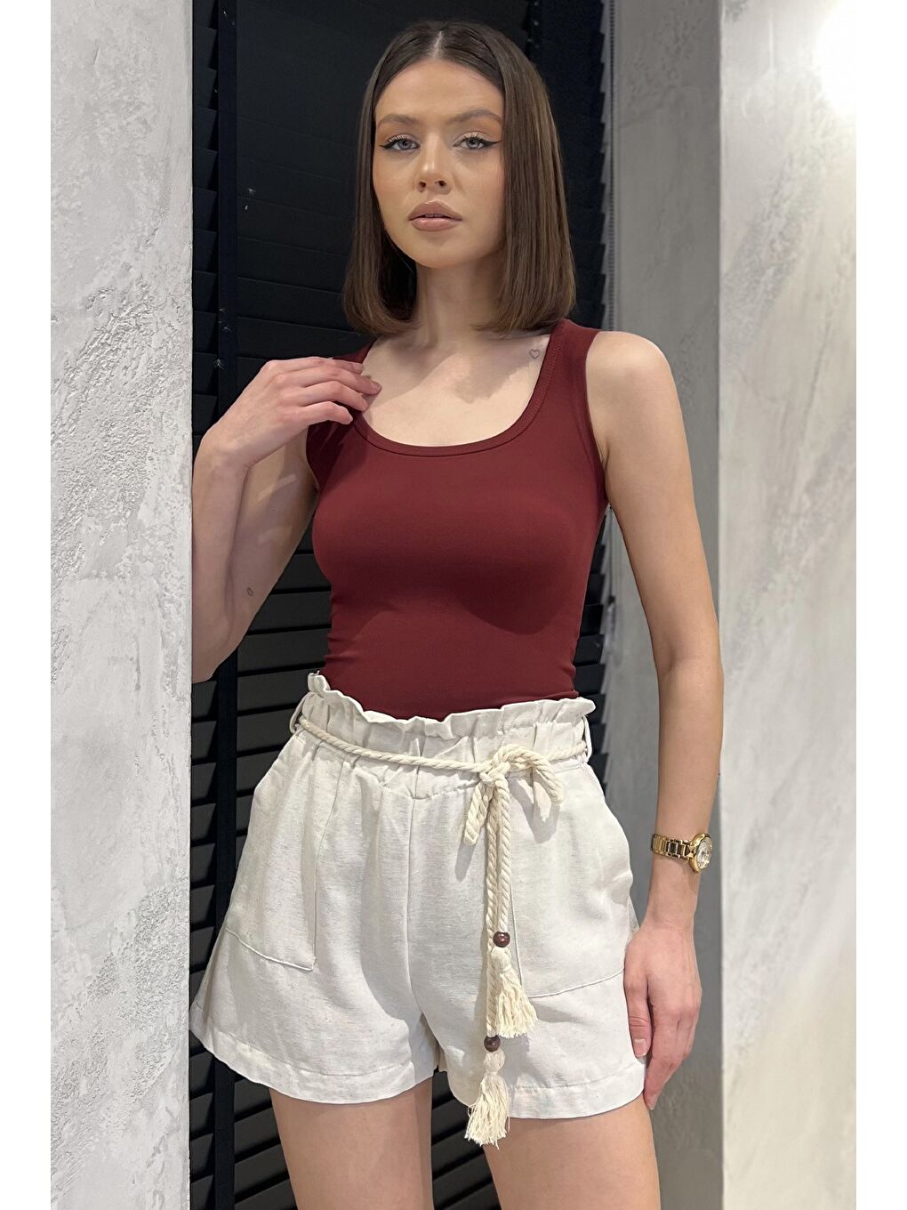 Bej Kadın Yüksek Bel Hasır Kuşak Detaylı Bel Lastikli Keten Şort-1