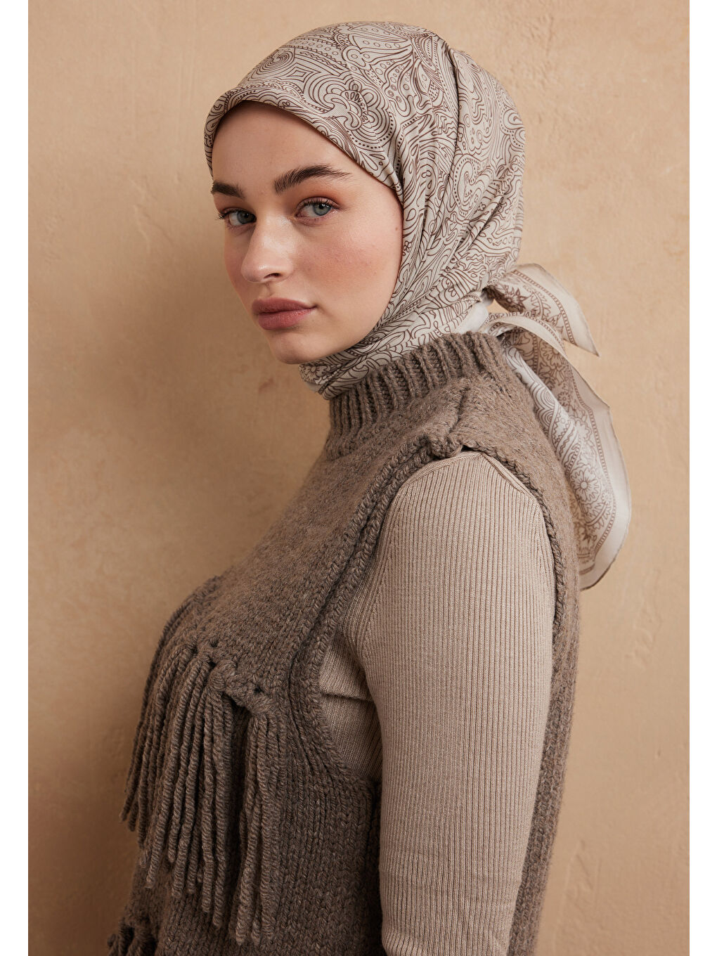 Reına Desen Pamuk İpek Eşarp Bej