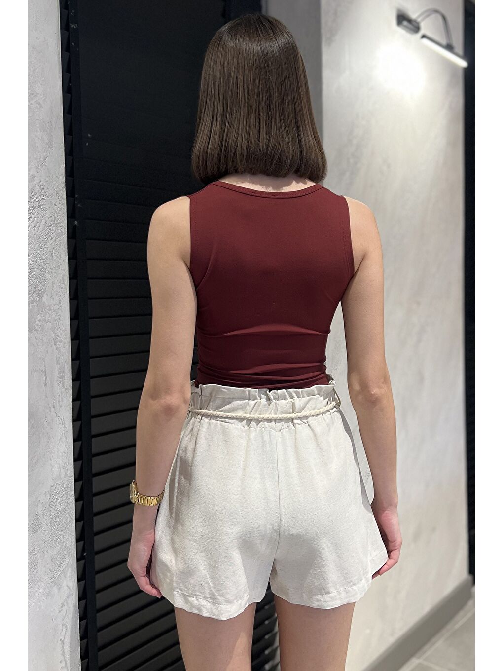 Bej Kadın Yüksek Bel Hasır Kuşak Detaylı Bel Lastikli Keten Şort-2