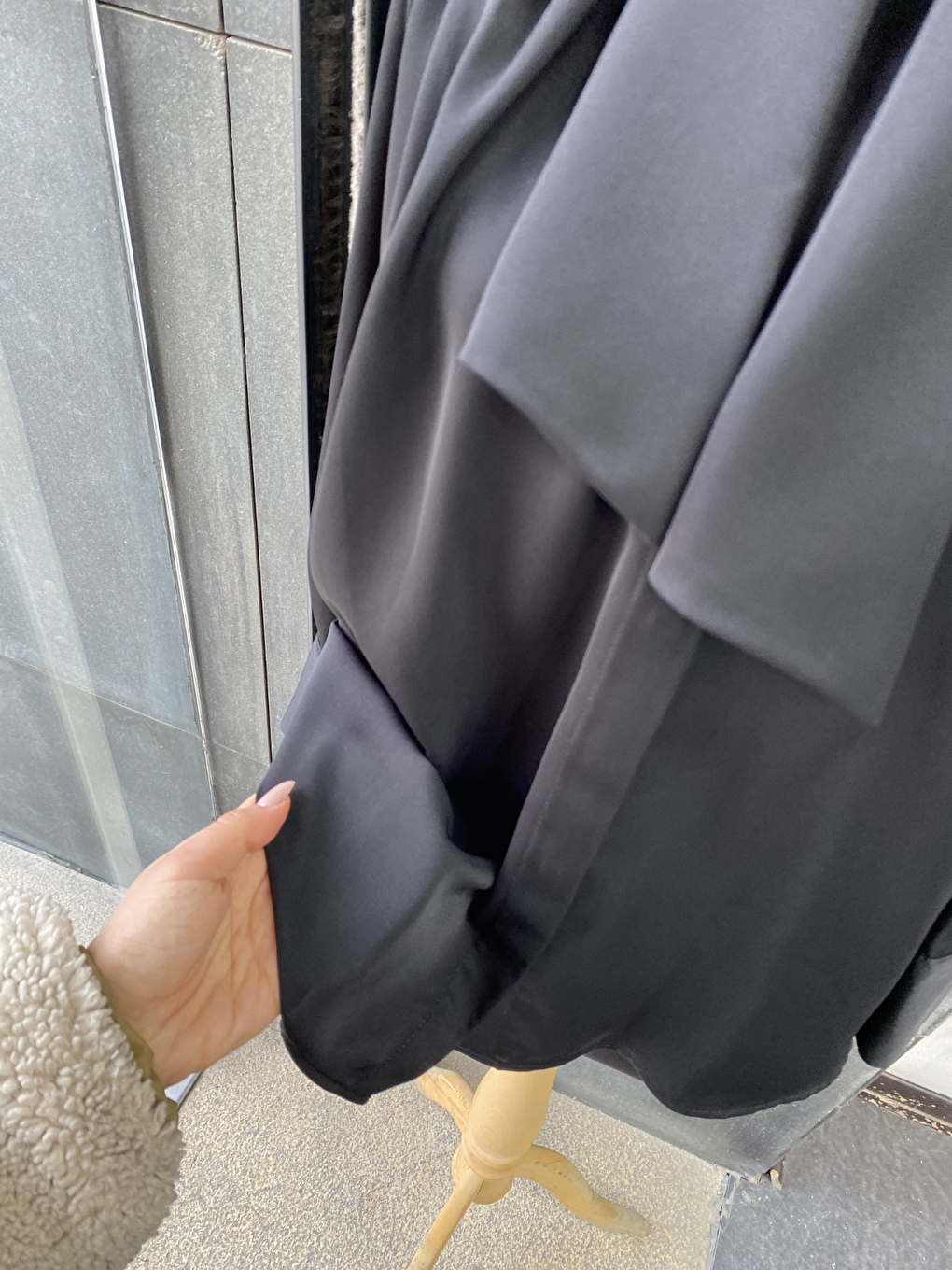 Siyah Pile Detaylı ParisFular Yaka Gömlek-2